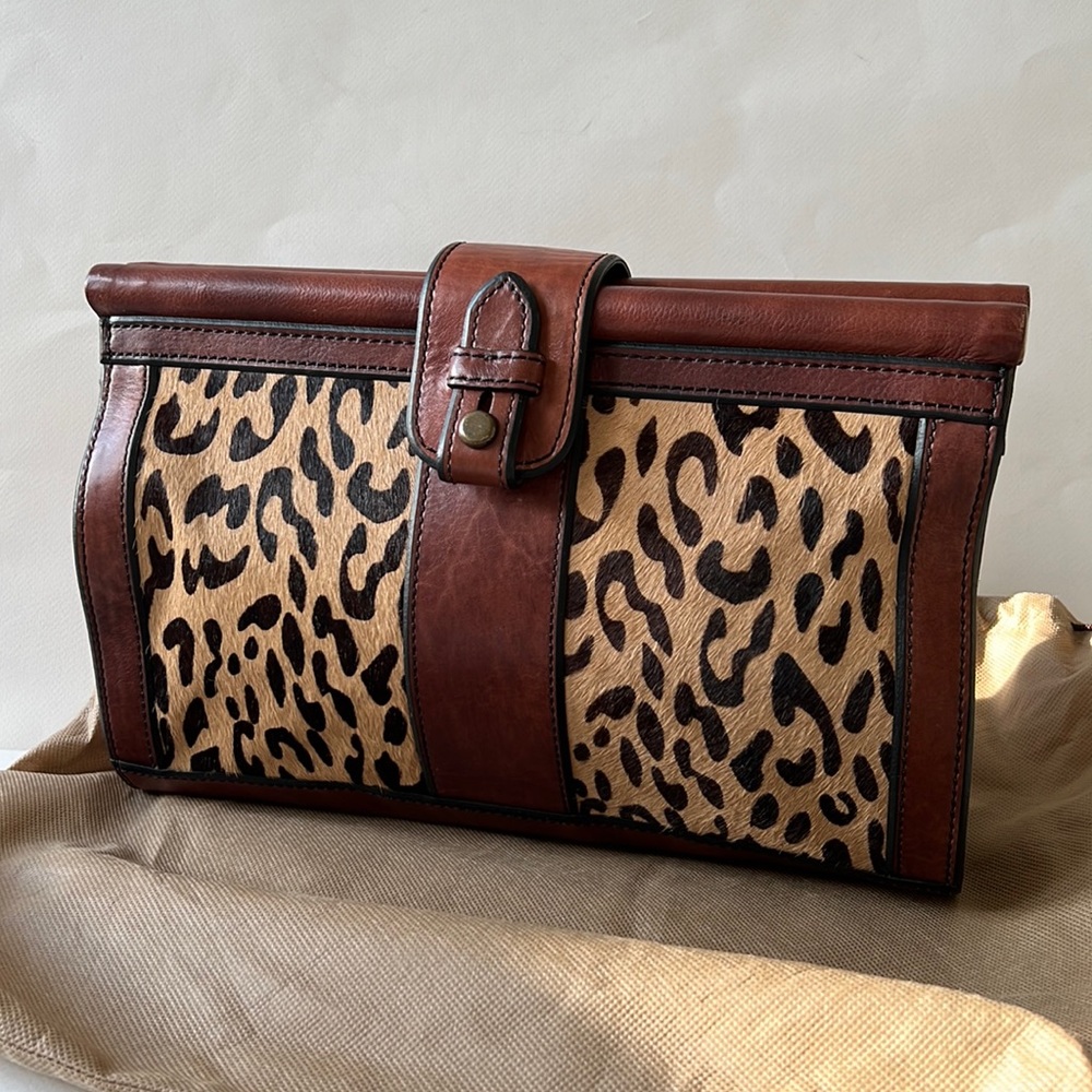 NEW WITH TAGS 🏷 FOSSIL brown leather and cheetah clutch purse 🤎🐆🤎